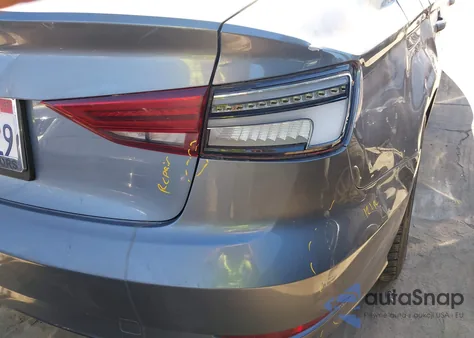 2019 Audi A3 40 Titanium Premium z USA, uszkodzony, nr VIN WAUAUGFF2KA097628